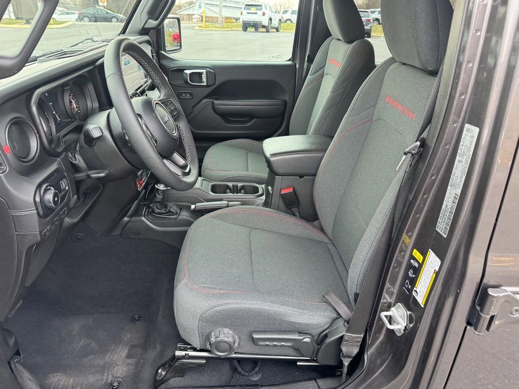 Used 2025 Jeep Wrangler Unlimited Rubicon AWD/4WD image 5