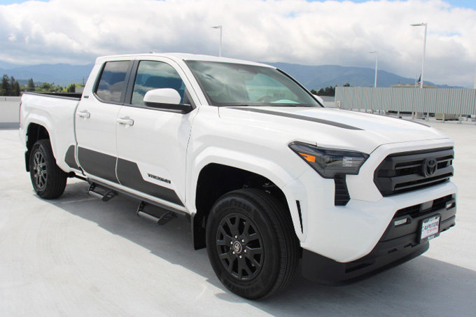 Certified 2026 Toyota Tacoma SR5 AWD/4WD image 2