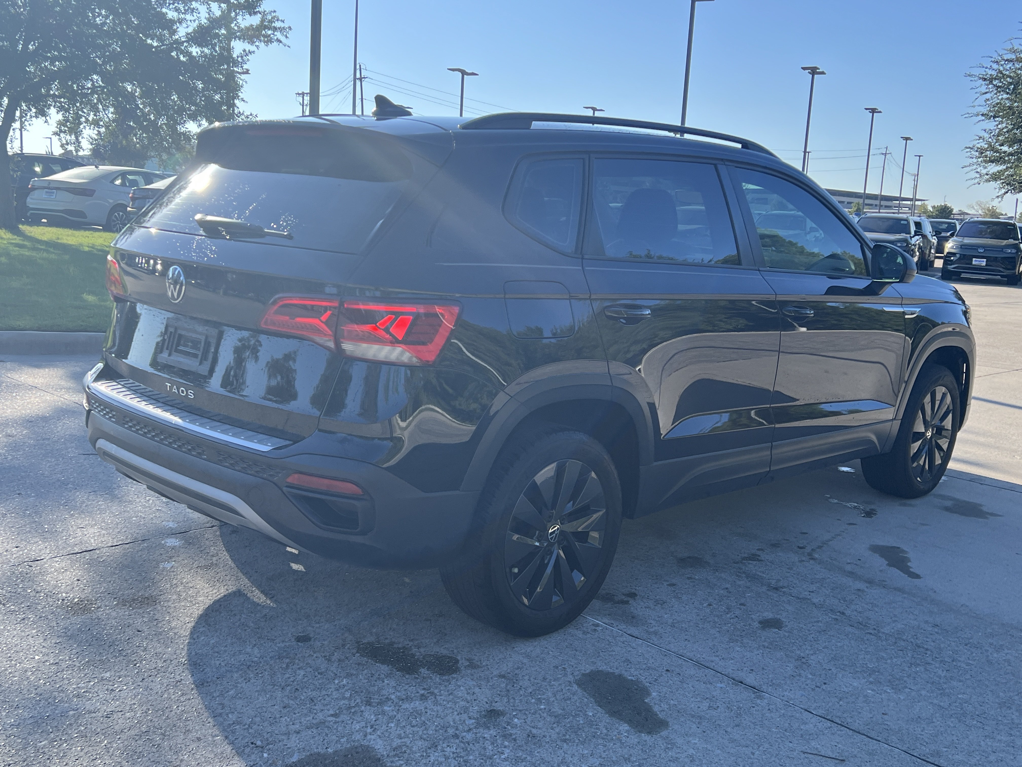 Certified 2024 Volkswagen Taos S FWD image 9