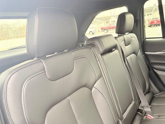 New 2026 Jeep Grand Cherokee Limited w/ Limited Altitude Package AWD/4WD image 33