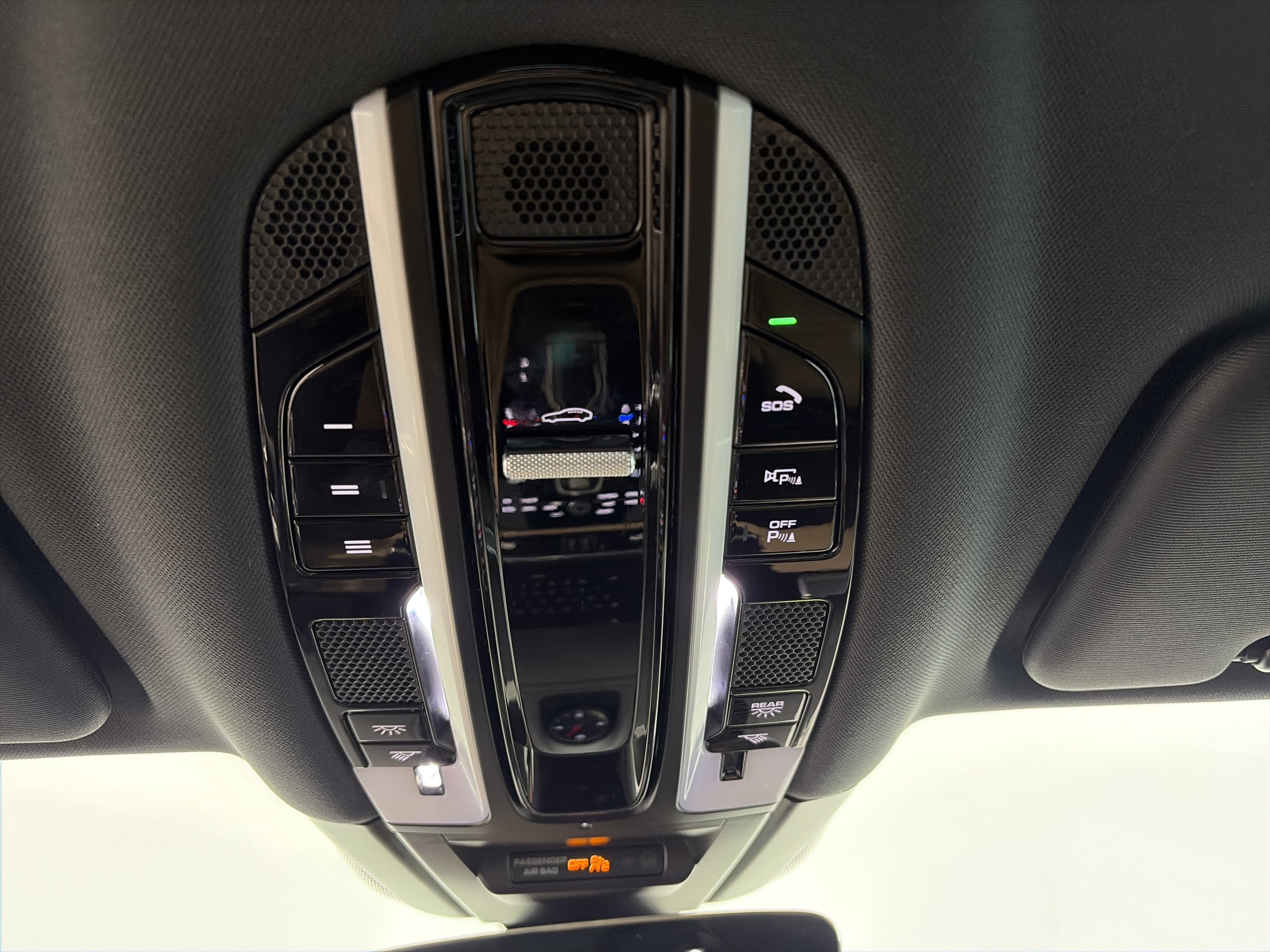 Used 2023 Porsche Cayenne Platinum Edition image 29