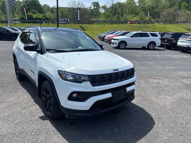 Used 2024 Jeep Compass Latitude w/ Convenience Group AWD/4WD image 6