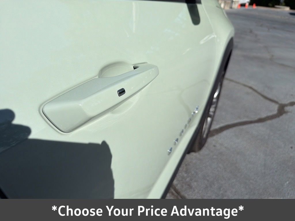 Used 2026 Chevrolet Equinox LT w/ LPO, Floor Liner Package image 88