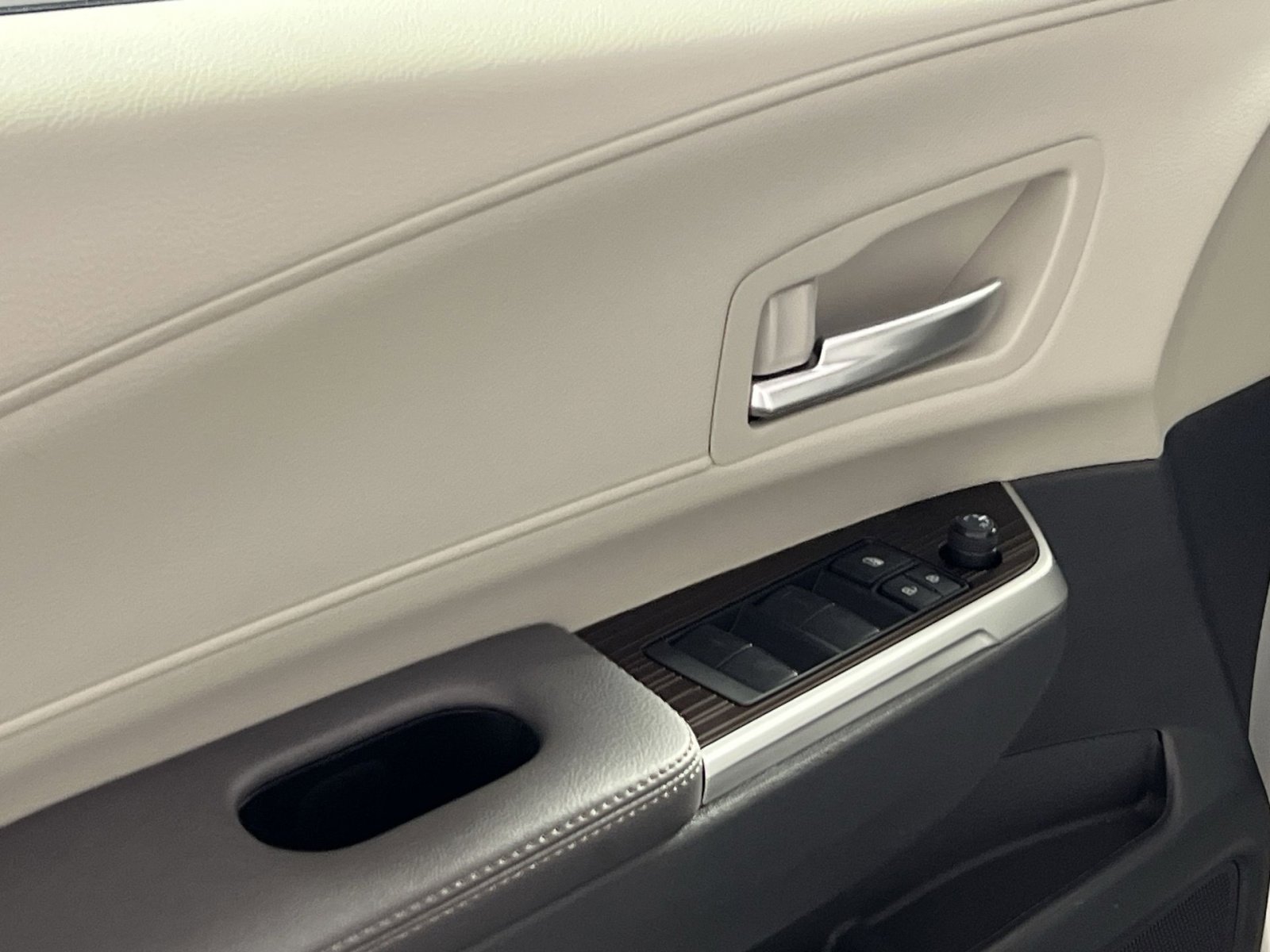 Used 2024 Toyota Sienna XLE image 15