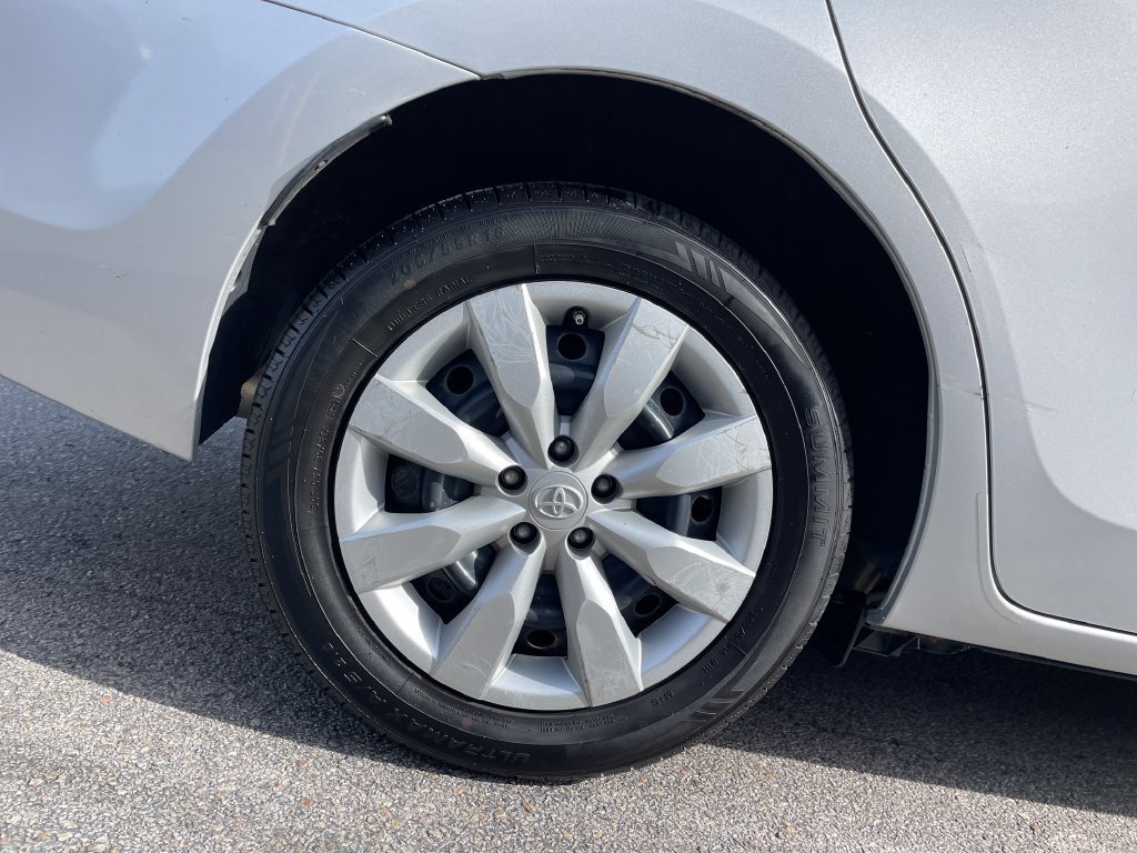 Used 2015 Toyota Corolla LE FWD image 12