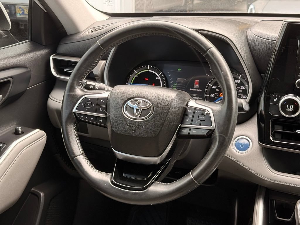 Used 2021 Toyota Highlander XLE AWD/4WD image 20