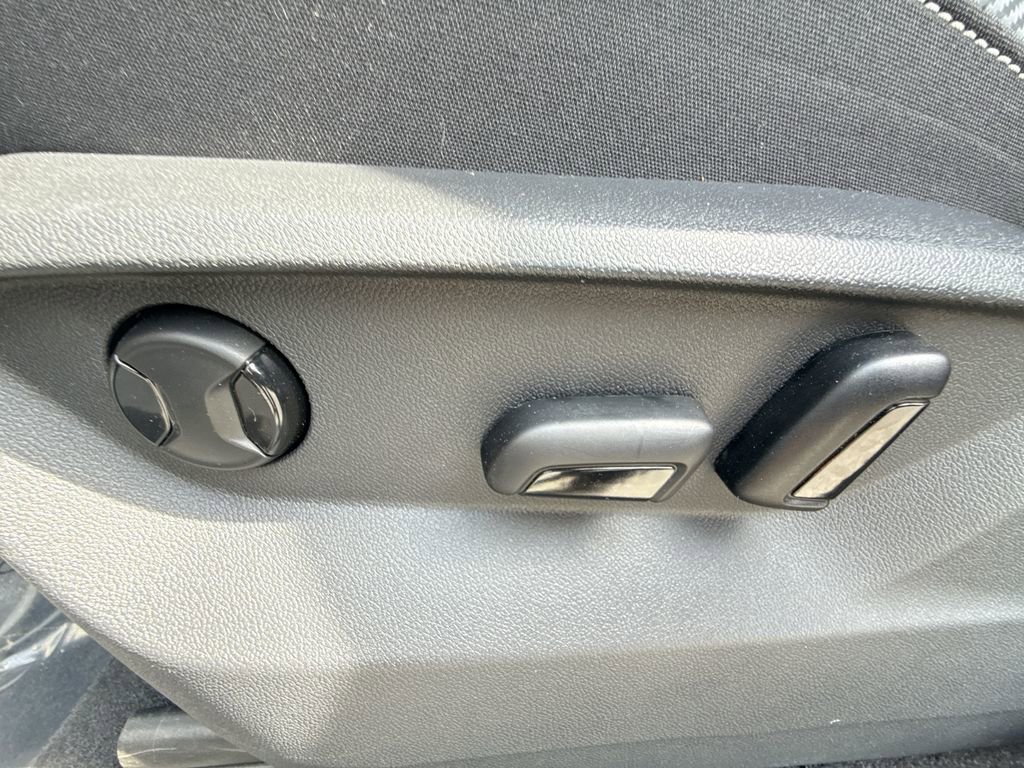 Used 2023 Volkswagen Atlas Cross Sport SE image 14