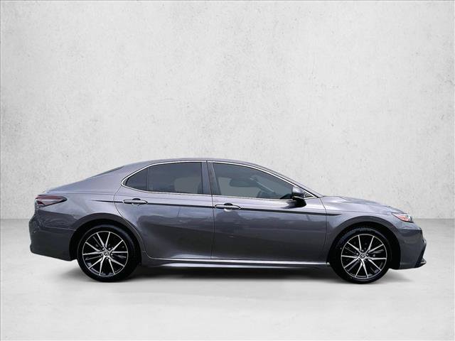Used 2022 Toyota Camry SE w/ Audio Upgrade Package FWD image 5