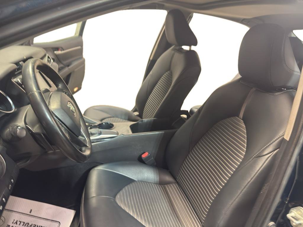 Used 2018 Toyota Camry SE w/ Moonroof Package FWD image 16