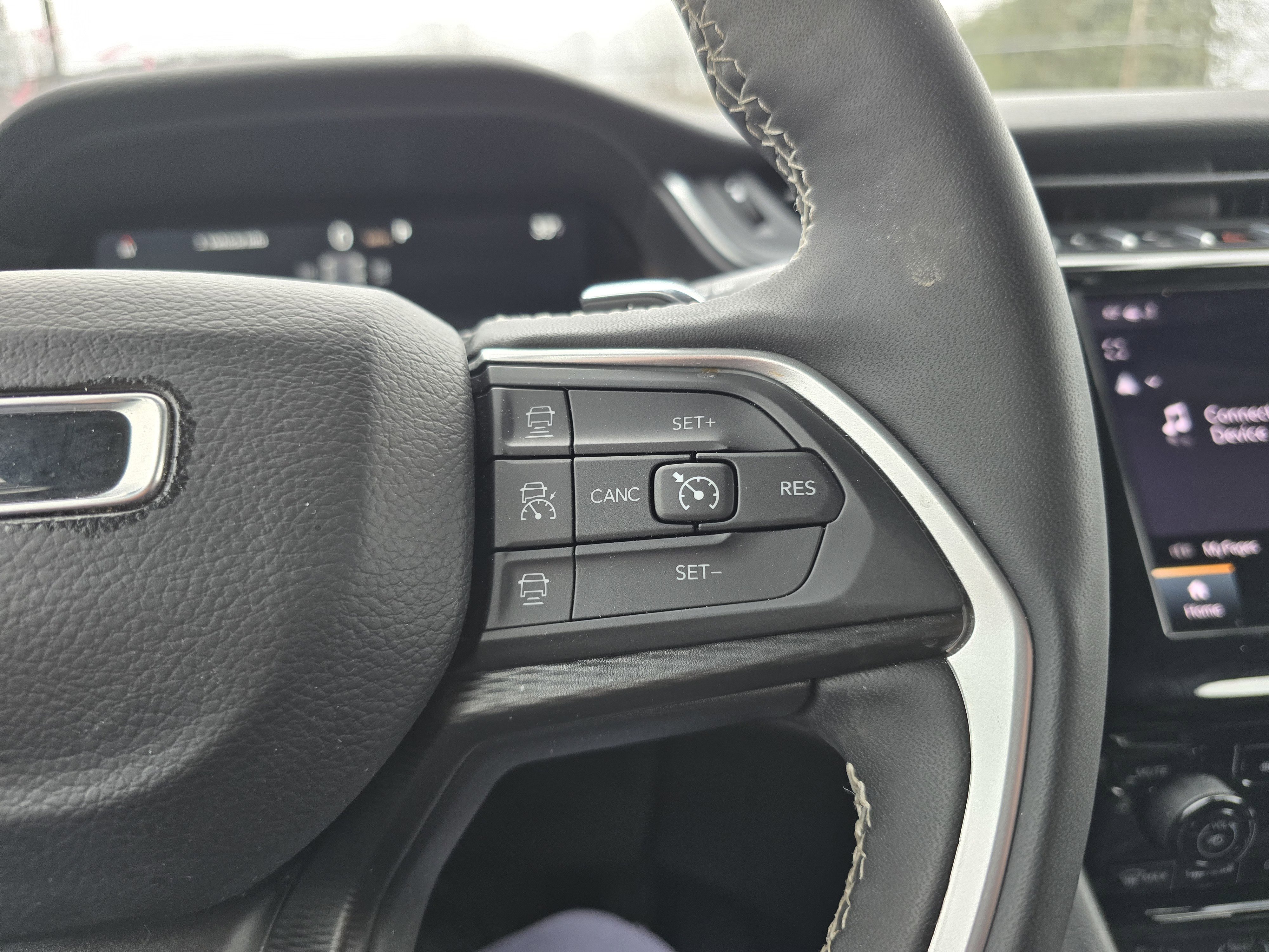 Used 2025 Jeep Grand Cherokee Altitude image 20