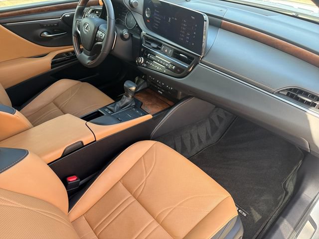 Used 2022 Lexus ES 300h Ultra Luxury w/ Accessory Package 2 FWD image 19