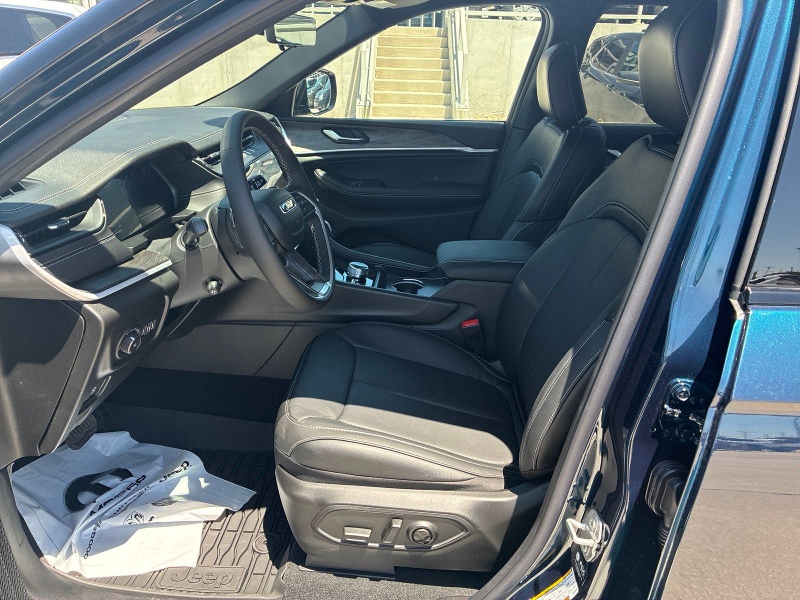 New 2026 Jeep Grand Cherokee Limited AWD/4WD image 13