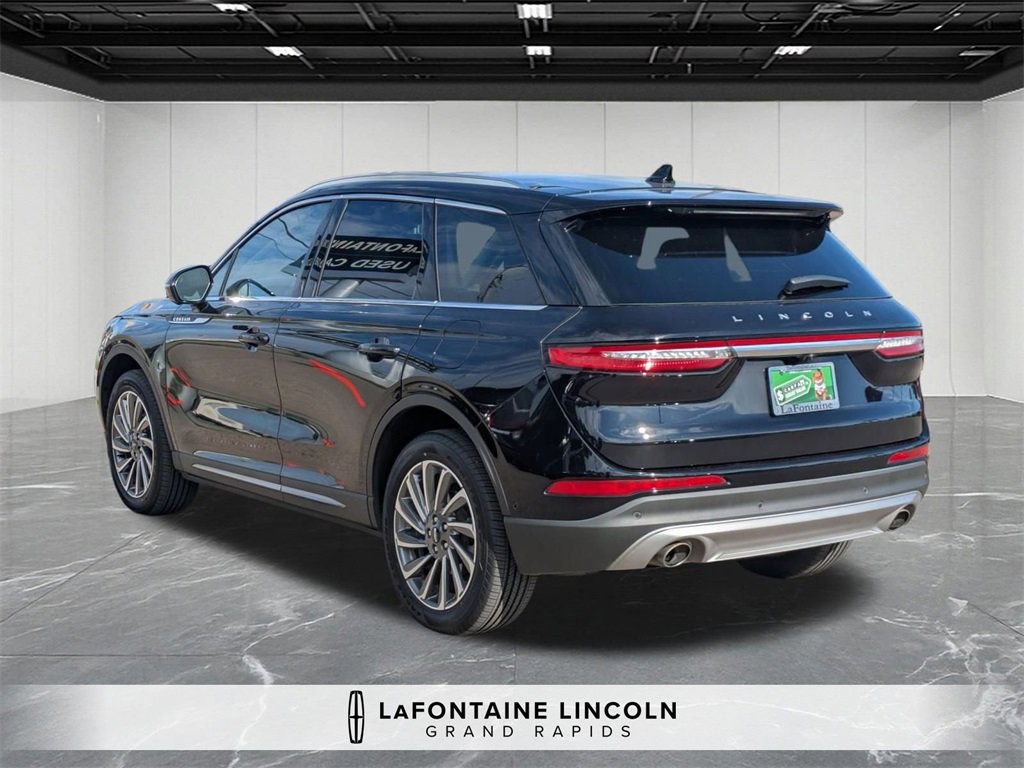 Used 2023 Lincoln Corsair Reserve w/ Equipment Group 202A image 3