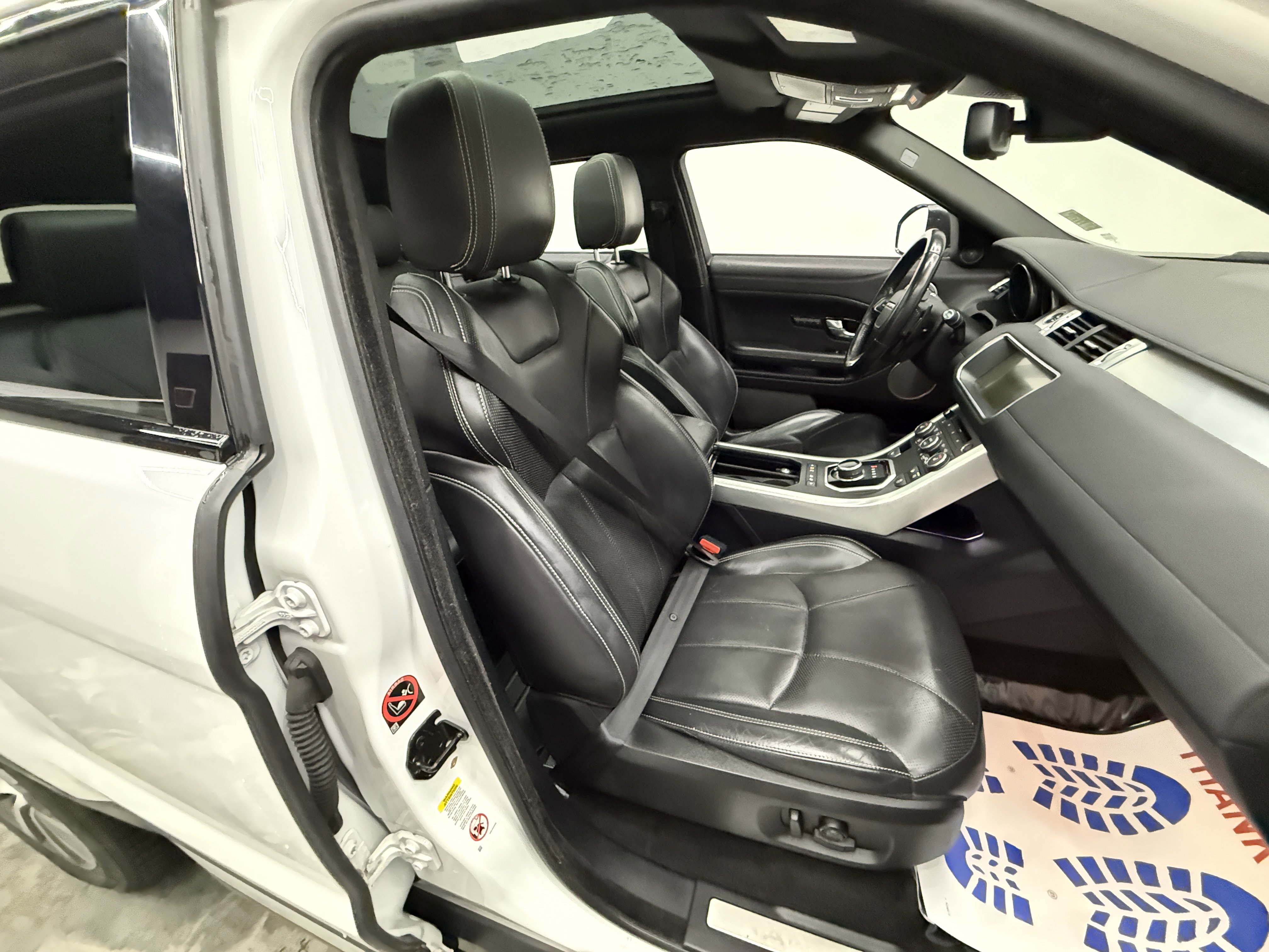 Used 2017 Land Rover Range Rover Evoque HSE image 23