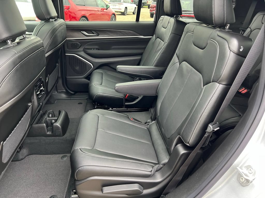 New 2026 Jeep Grand Cherokee L Limited AWD/4WD image 24