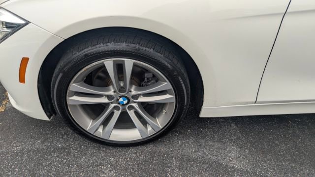 Used 2018 BMW 330i xDrive Sedan AWD/4WD image 9