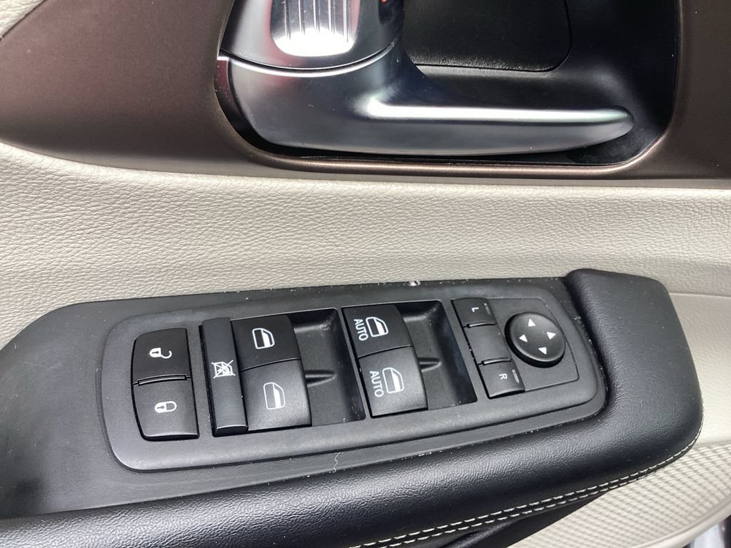 Used 2022 Chrysler Voyager LX FWD image 37