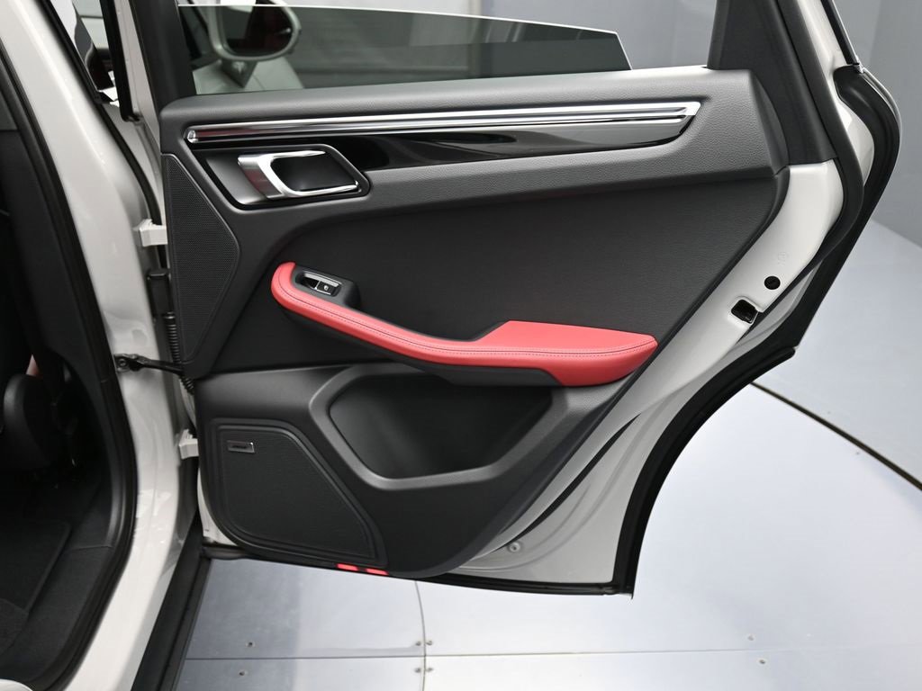 New 2026 Porsche Macan image 25