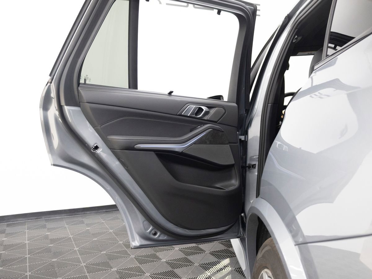 Used 2025 BMW X5 xDrive50e w/ M Sport Package image 22