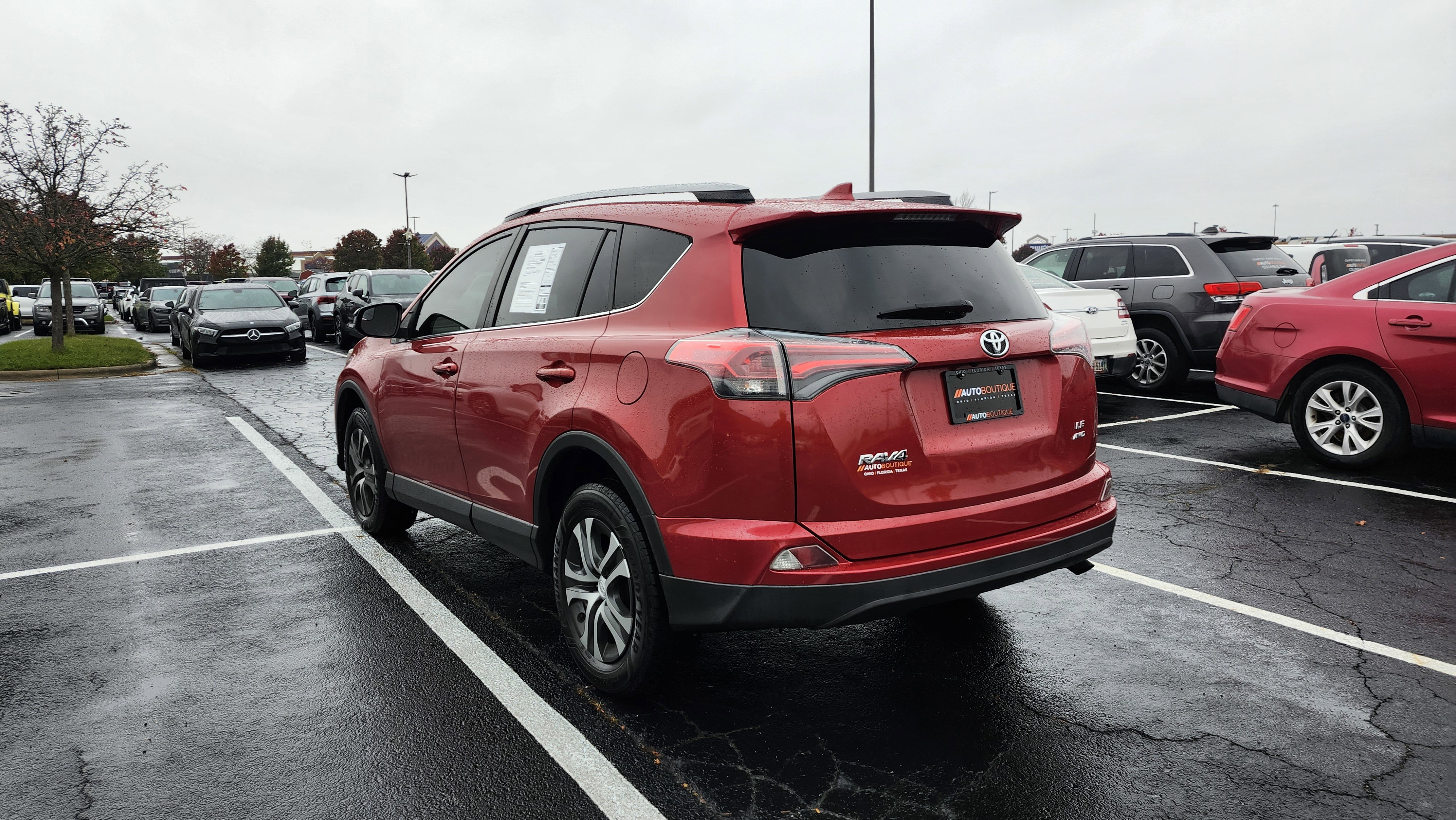 Used 2017 Toyota RAV4 LE image 9