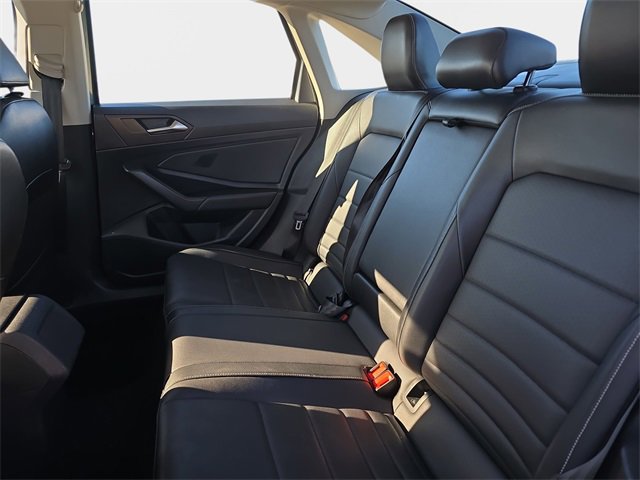 Used 2022 Volkswagen Jetta SE image 16