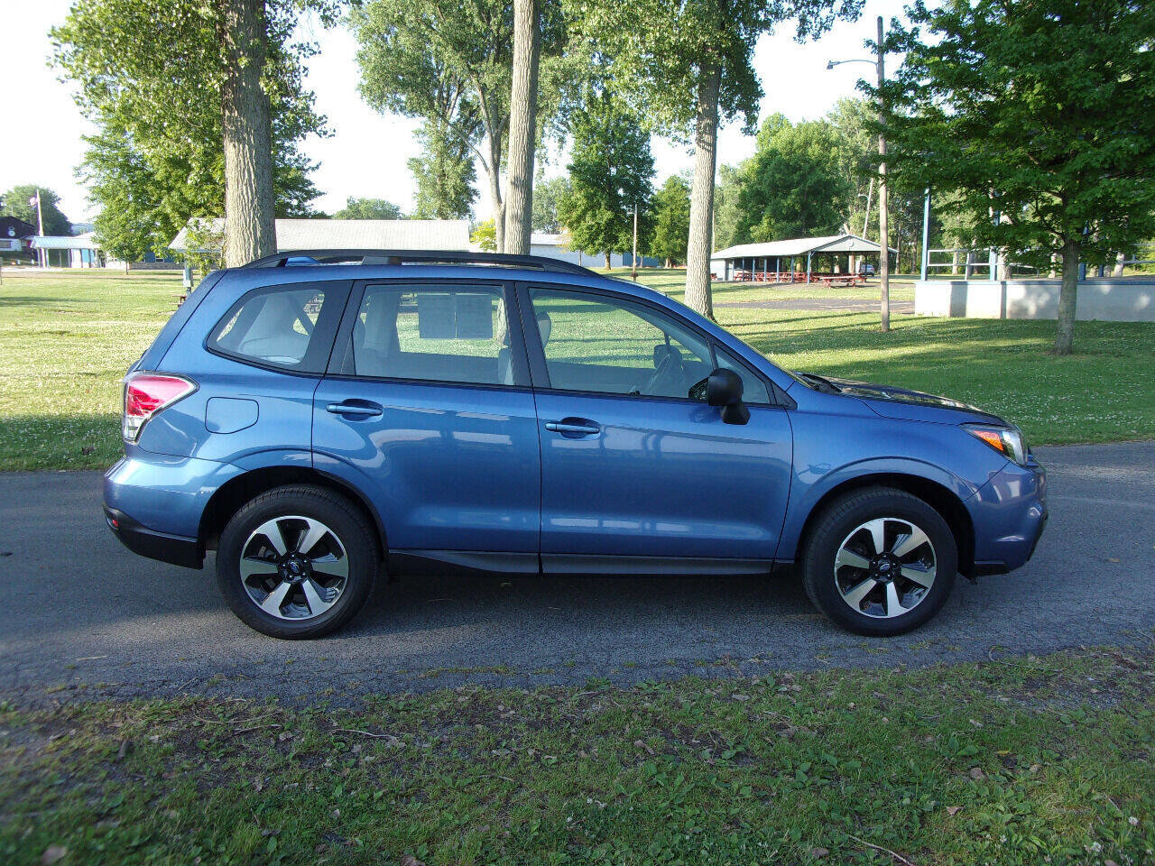 Used 2017 Subaru Forester 2.5i w/ Alloy Wheel Package image 3