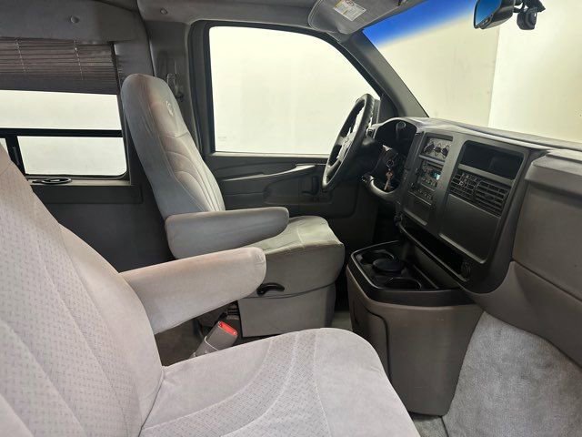 Used 2003 Chevrolet Express 1500 w/ Preferred Equipment Group 3 image 26