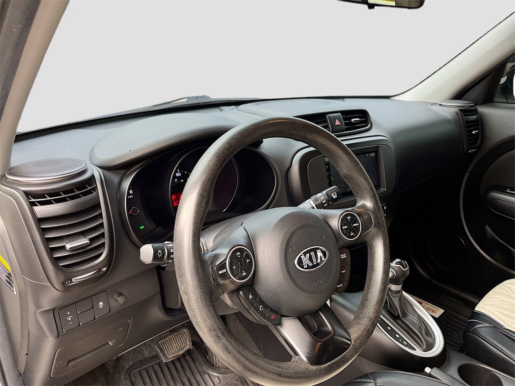 Used 2017 Kia Soul + image 9
