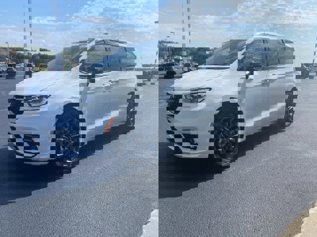 New 2026 Chrysler Pacifica Select image 4