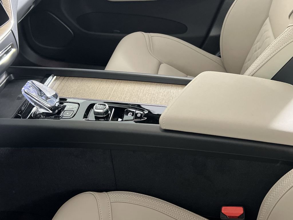 New 2026 Volvo XC60 B5 Plus w/ Climate Package image 20