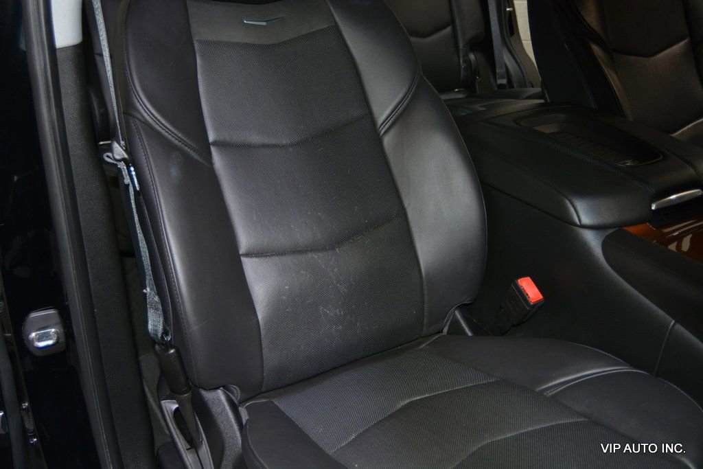 Used 2018 Cadillac Escalade Premium Luxury AWD/4WD image 16