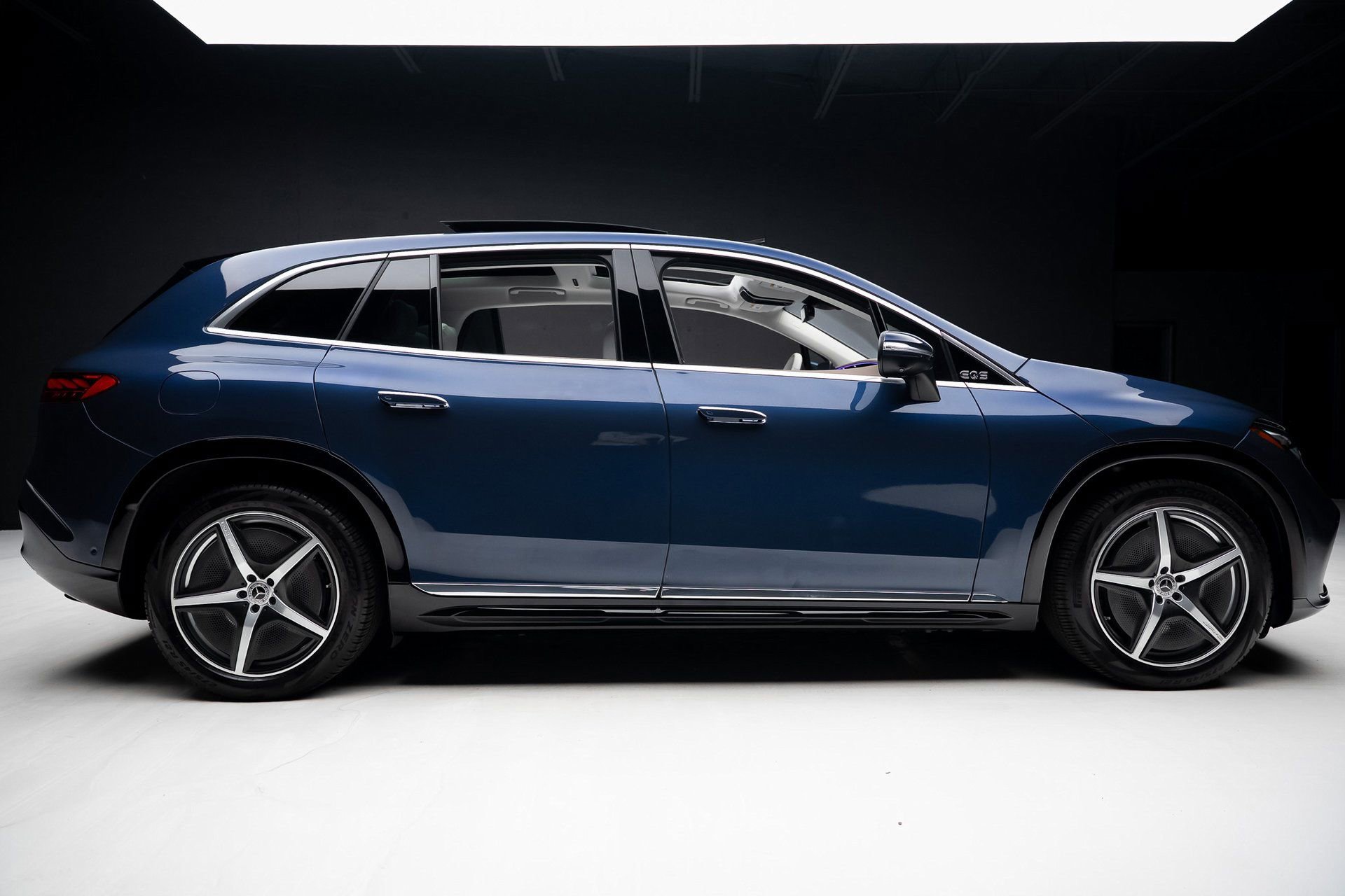 Used 2023 Mercedes-Benz EQS 450+ 4MATIC SUV w/ AMG Line Exterior Package image 35