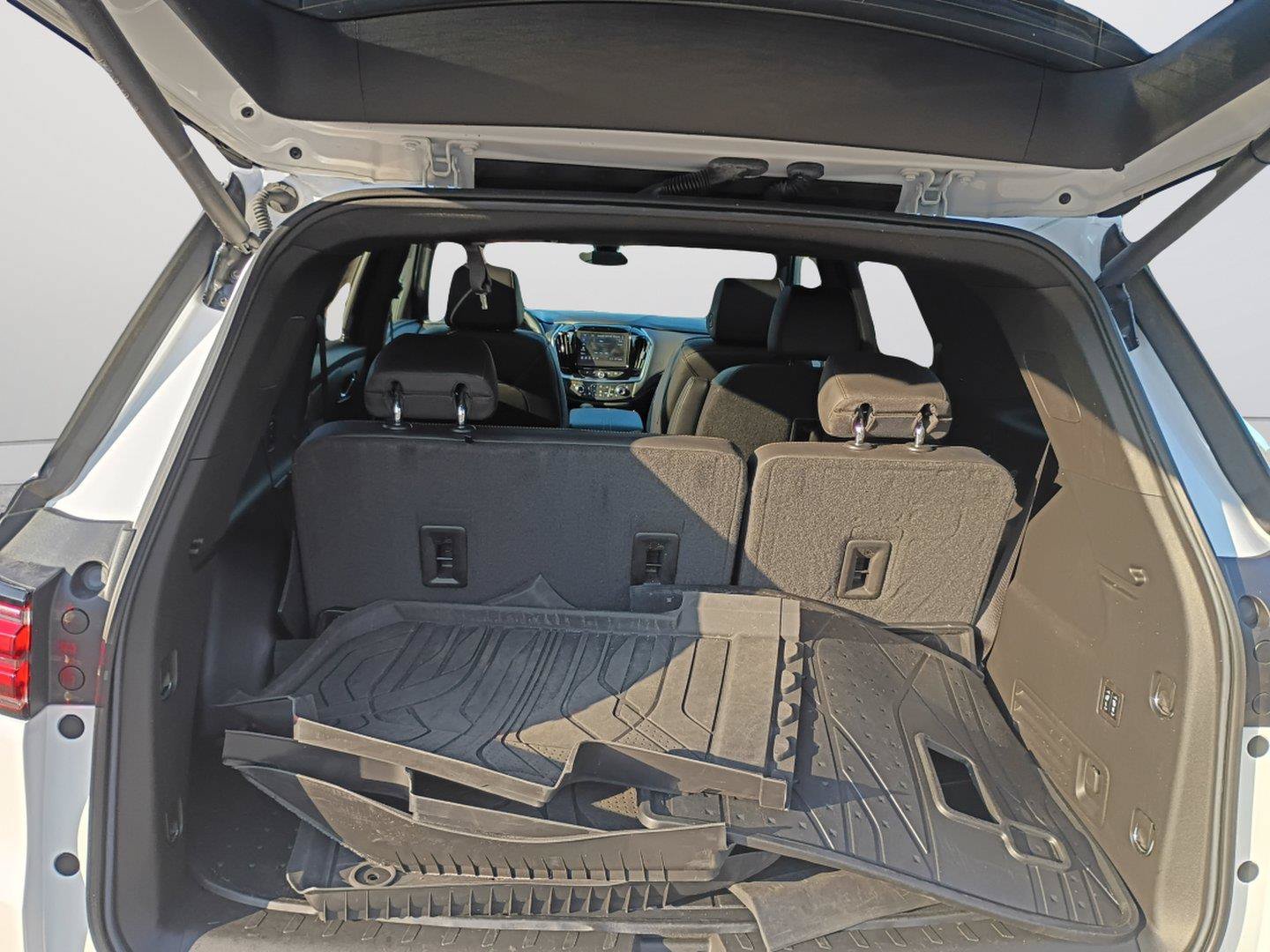 Used 2023 Chevrolet Traverse High Country w/ LPO, Floor Liner Package AWD/4WD image 20