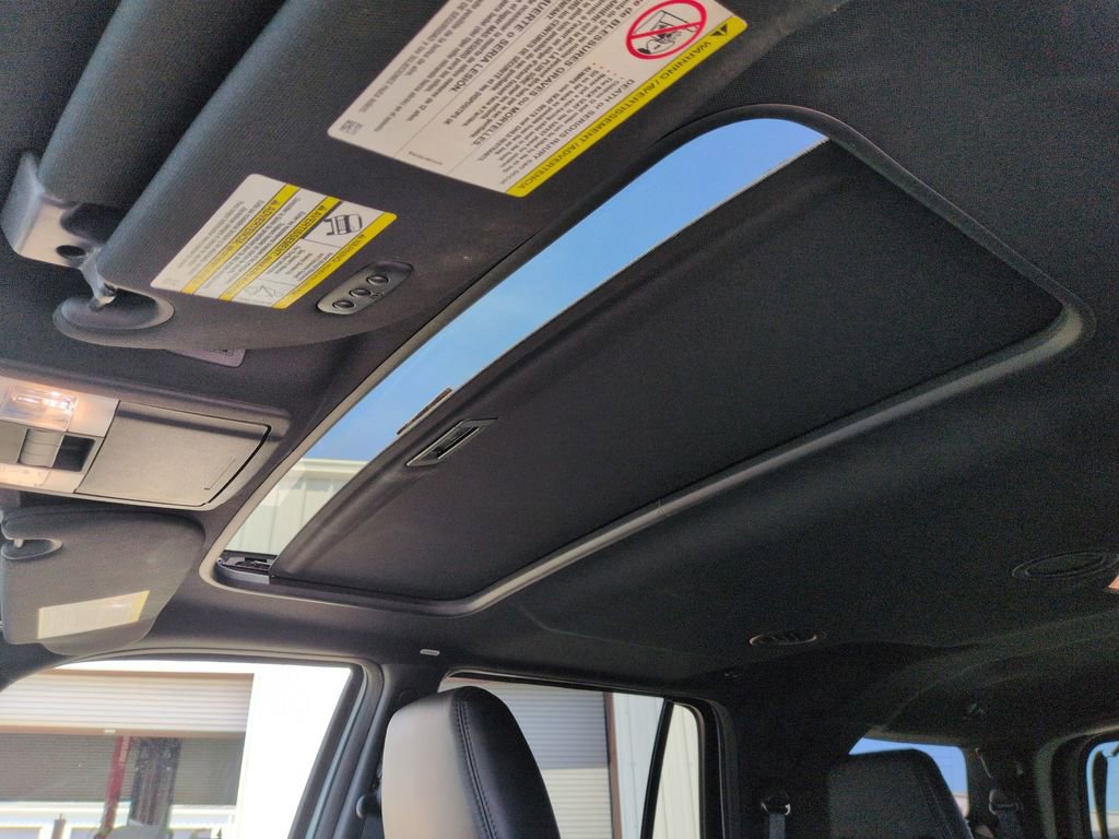 Used 2017 Lincoln Navigator Select image 14