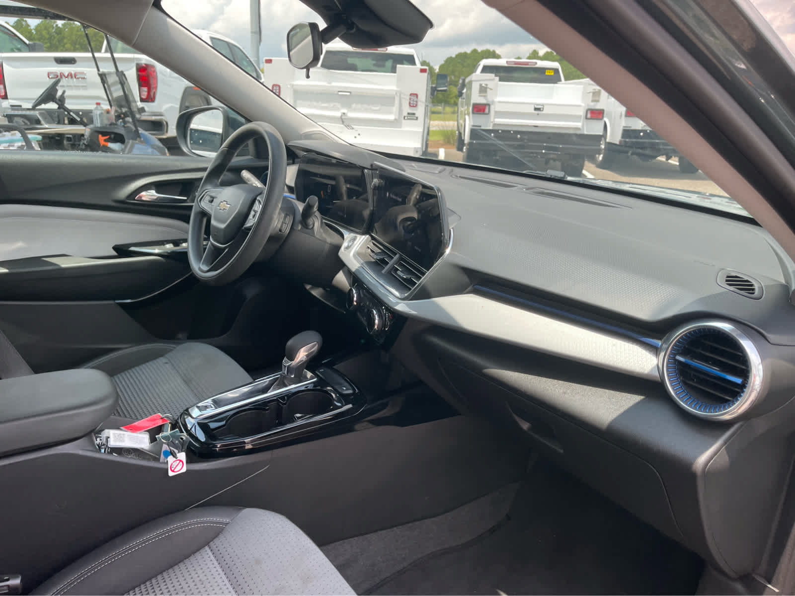 Used 2025 Chevrolet Trax LT FWD image 25