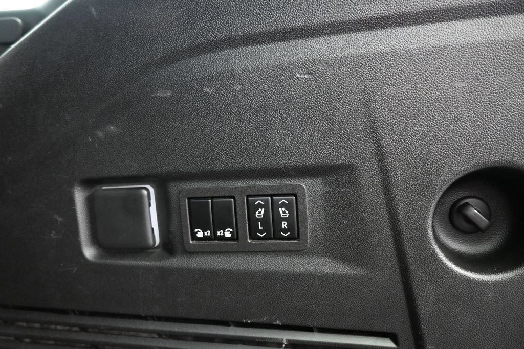 Used 2024 GMC Yukon Denali Ultimate AWD/4WD image 23