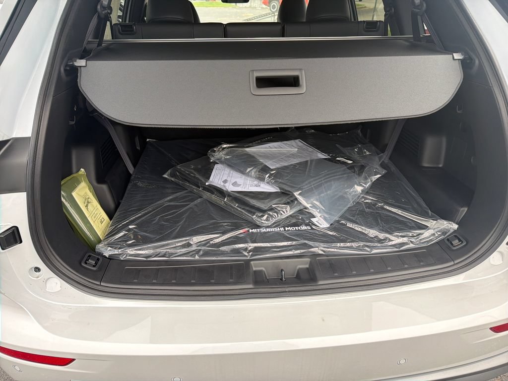 New 2026 Mitsubishi Outlander SE FWD image 9