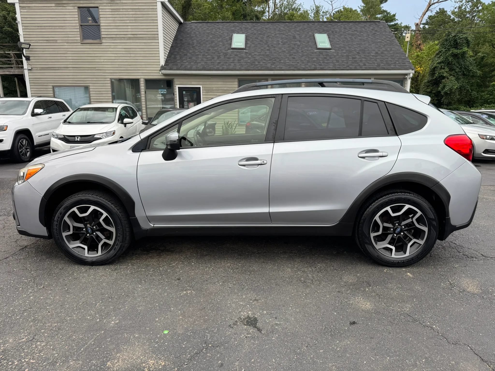 Used 2016 Subaru Crosstrek 2.0i Limited AWD/4WD image 4
