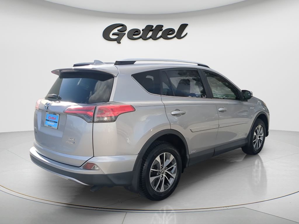 Used 2018 Toyota RAV4 XLE image 5