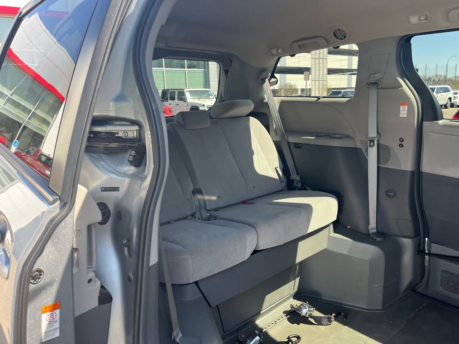 Used 2015 Toyota Sienna LE FWD image 8