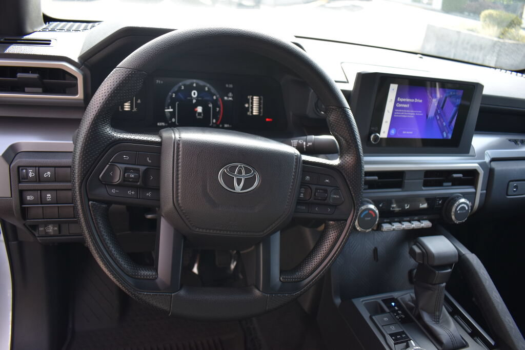 Certified 2025 Toyota Tacoma SR5 AWD/4WD image 9