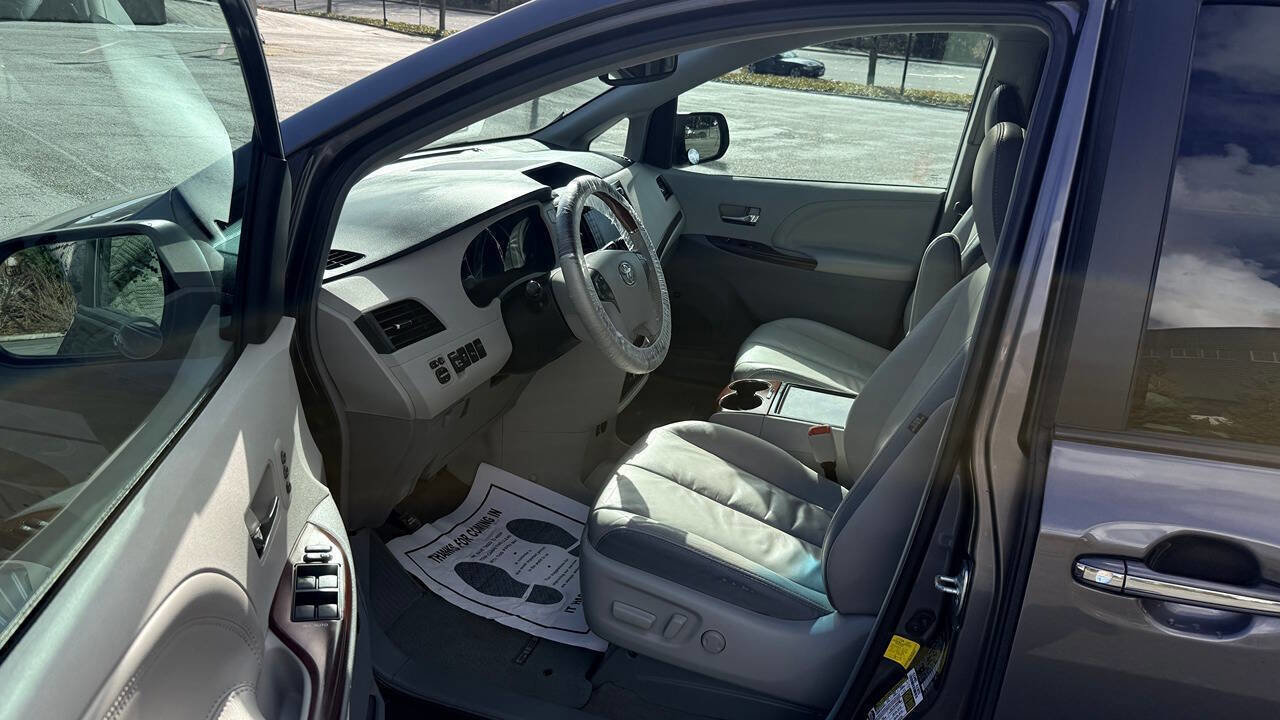 Used 2012 Toyota Sienna Limited w/ Premium Pkg image 20