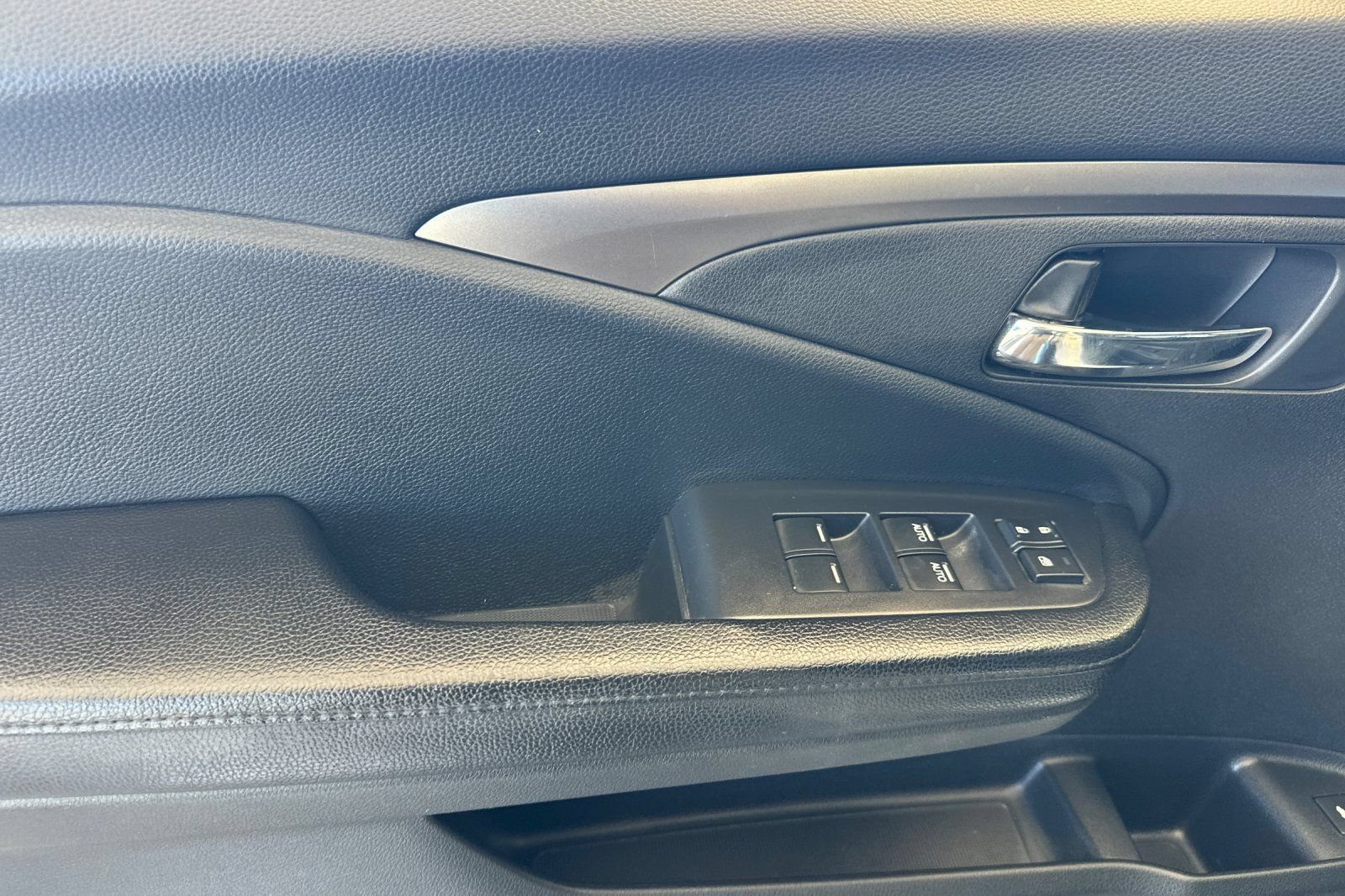 Used 2017 Honda Pilot EX-L image 11