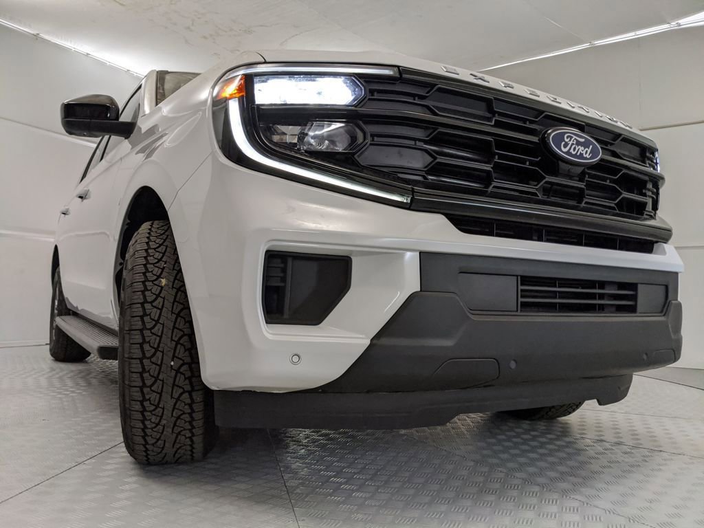 New 2025 Ford Expedition Active image 28