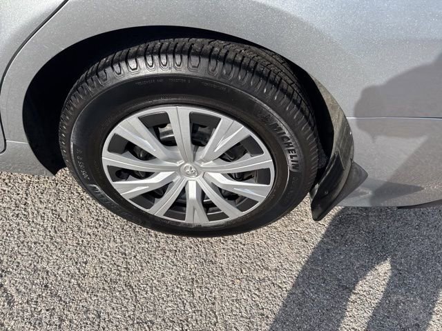 Used 2020 Toyota Camry LE image 22