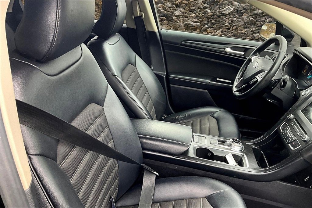 Used 2018 Ford Fusion SE w/ Equipment Group 201A image 7