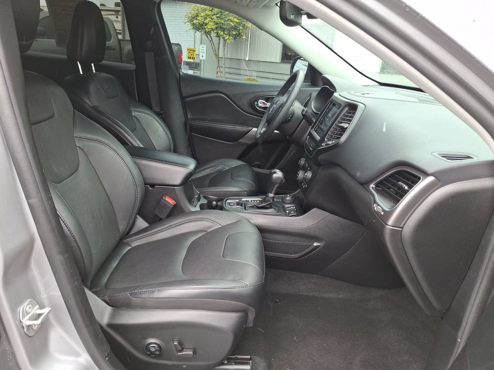 Certified 2021 Jeep Cherokee Latitude Lux w/ Comfort/Convenience Group AWD/4WD image 21