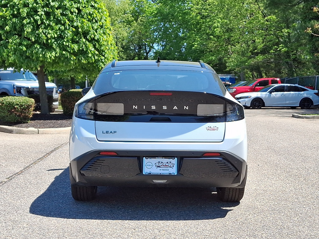 New 2026 Nissan Leaf Platinum+ w/ Cargo Package (Platinum+) FWD image 7