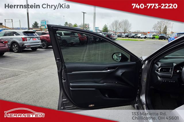 Used 2022 Toyota Camry XSE image 14