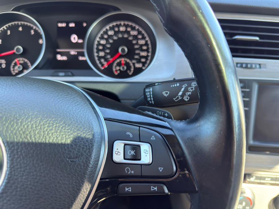Used 2016 Volkswagen Golf SE image 17